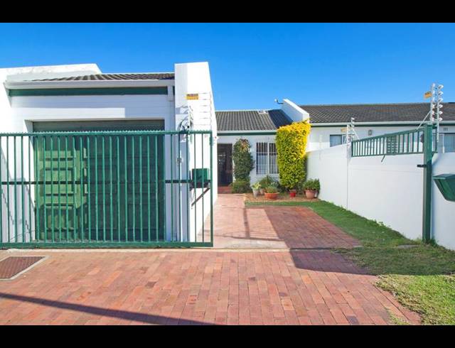 2 BEDROOM HOUSE FOR SALE IN FISH HOEK